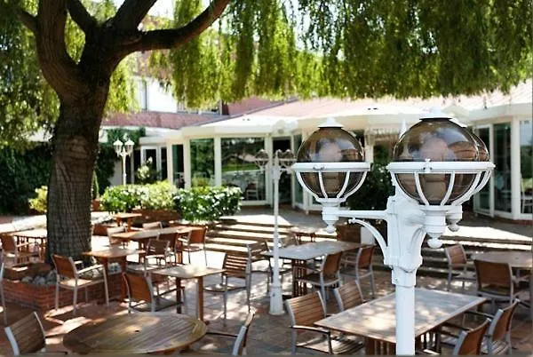 Le Relais Des Chartreux Otel 3*